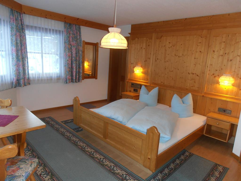Hotel Haus Dorfplatz Galtür Habitación foto